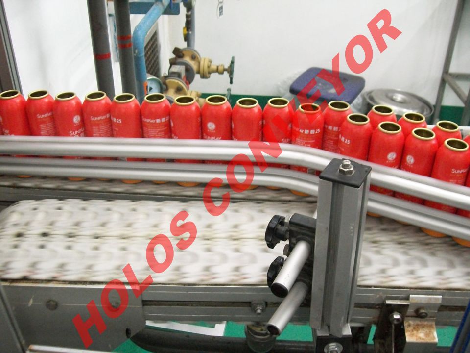 　　從國(guó)內(nèi)的實(shí)際應(yīng)用情況來(lái)看，皮帶輸送機(jī)的絞車(chē)?yán)o和液壓拉緊可以實(shí)現(xiàn)自動(dòng)控制并且拉緊力可以調(diào)節(jié)，重錘拉緊裝置有著較高的安全可靠性。隨著工業(yè)和技術(shù)的發(fā)展，并且有著長(zhǎng)距離、大運(yùn)量、高帶速特征的大型皮帶輸送機(jī)已經(jīng)成為發(fā)展主流，由此對(duì)拉緊裝置提出了更高的要求，傳統(tǒng)的拉緊裝置逐漸顯示出其缺點(diǎn)，技術(shù)人員已將對(duì)拉緊裝置的研究方向逐步轉(zhuǎn)入到自動(dòng)拉緊領(lǐng)域。如中礦業(yè)大學(xué)開(kāi)發(fā)的YZL系列皮帶輸送機(jī)液壓絞車(chē)式自動(dòng)拉緊裝置，它能根據(jù)帶式輸送機(jī)起動(dòng)加速階段和平穩(wěn)運(yùn)行階段對(duì)輸送帶拉力的不同要求，提供相應(yīng)的輸送帶拉力，并且在輸送帶拉力發(fā)生變化時(shí)準(zhǔn)確監(jiān)測(cè)并且及時(shí)的自動(dòng)調(diào)整。